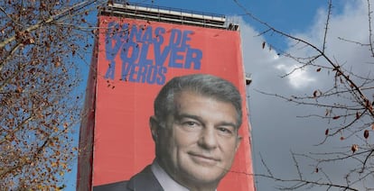 Joan Laporta, expresidente del Barcelona, ha iniciado duramente la batalla por volver a la presidencia del club de fútbol, y lo ha hecho desafiando al Real Madrid en frente de su propio estadio. Ha colocado una gigantesca pancarta con su lema electoral a tan solo 100 metros de distancia del Santiago Bernabéu. En la lona reza: “Laporta president, estimem al Barça”. Y, en castellano: “Ganas de volver a veros”.