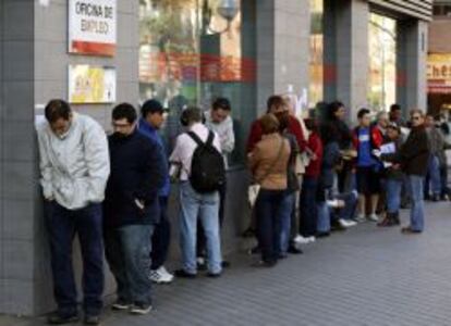 Cola en una oficina de Empleo en Madrid