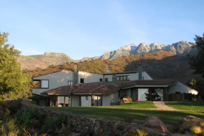 Exterior del hotel Nabia con vistas al valle del Tiétar y los montes de Toledo