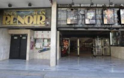 Vista de la fachada de los cines Renoir, propiedad de la distribuidora Alta Films, en el barrio de Cuatro Caminos, en Madrid.