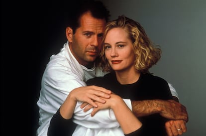 Bruce Willis y Cybill Sheperd, en la serie 'Luz de luna'.