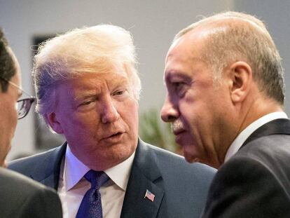 El presidente de EE UU, Donald Trump, junto al de Turquía, Recep Tayyip Erdogan, durante la cumbre de la OTAN el pasado 10 de julio.