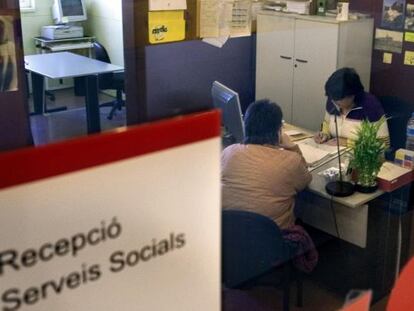 Sala de espera de una oficina de Servicios Sociales en Barcelona.