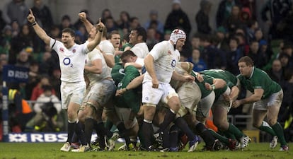 Los jugadores de Inglaterra celebran la victoria.