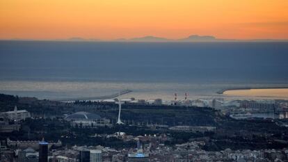 La silueta de Mallorca vista des del Tibidabo.