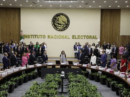 Sesión protocolaria en el Instituto Nacional Electoral de Ciudad de México.