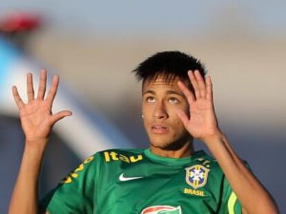 Neymar, en un entrenamiento con Brasil