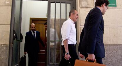 Nicolás y Eduardo Báñez García en los juzgados por el caso Mercasevilla.