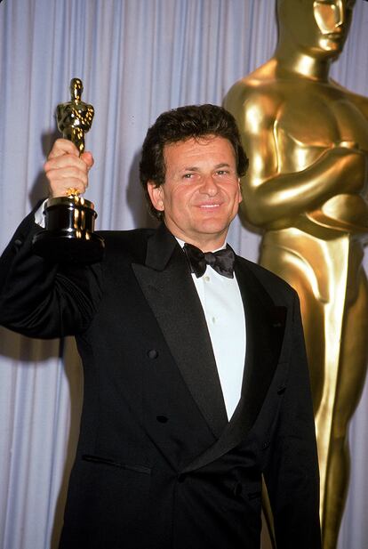 Joe Pesci, nominado a mejor actor secundario por El irlandés. Ese mismo año posó Pesci, ganador por Uno de los nuestros. Sin embargo, el actor ya había estado nominado 10 años antes por Toro Salvaje, aunque no hay registro gráfico de la aparición.

 