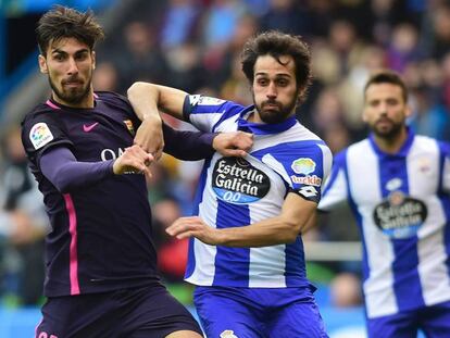 André Gomes, ante Arribas en la pasada derrota del Barcelona en Riazor.