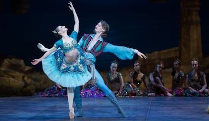 Alina Cojocaru y Vadim Muntagirov en 'El Corsario'.