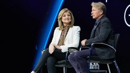 Arianna Huffington, fundadora y consejera delegada de Thrive Global, presenta su aplicación para desconectar de la tecnología en la conferencia anual de desarrolladores de Samsung Electronics en San Francisco, California.