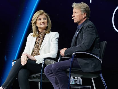 Arianna Huffington, fundadora e CEO da Thrive Global, apresenta seu aplicativo para se desconectar da tecnologia na conferência anual de desenvolvedores Samsung Electronics em San Francisco, Califórnia.