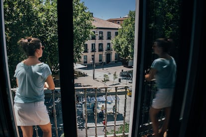 Vista la plaza desde un balcón de Tirso de Molina. 