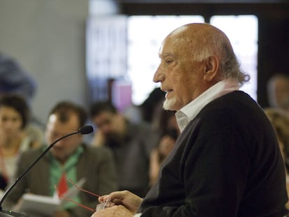 Manuel Vicent durante su intervención en el ciclo <i>Lecciones y maestros,</i> en Santillana del Mar.