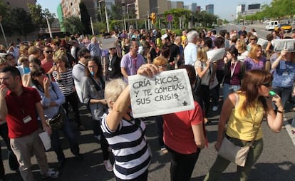 Funcionarios de Justicia cortan la Castellana, en una protesta en Madrid.