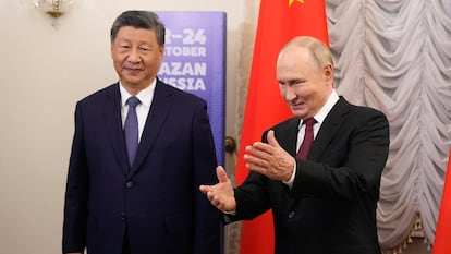 Xi Jinping y Vladímir Putin, este martes en Kazán.