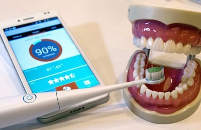 Kolibree, el cepillo dental conectado a internet y que informa a través de un smartphone si la limpieza es completa.