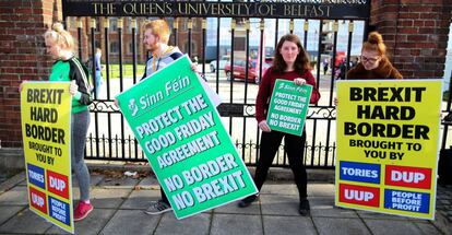 Protesta contra el Brexit en la Queen's University de Belfast, en Irlanda del Norte.