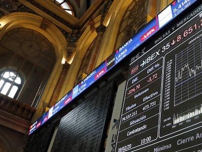 Vista del panel del Ibex 35 en el parqué de la Bolsa de Madrid. 