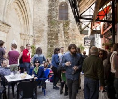 Puesto 112 del mercado de la calle de la Feria, junto a la iglesia mudéjar de Omnium Sanctorum.