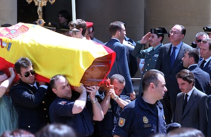 El funeral de los policías asesinados en Sangüesa (Navarra).