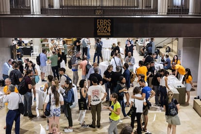 Ambiente en el vestíbulo del congreso sobre murciélagos. 