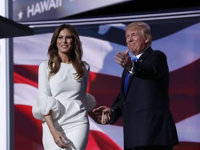 Donald Trum, con su esposa, Melania, durante la campa&ntilde;a presidencial.