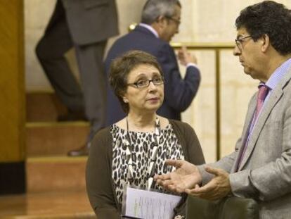 Diego Valderas y Carmen Mart&iacute;nez Aguayo en el Parlamento de Andaluc&iacute;a.