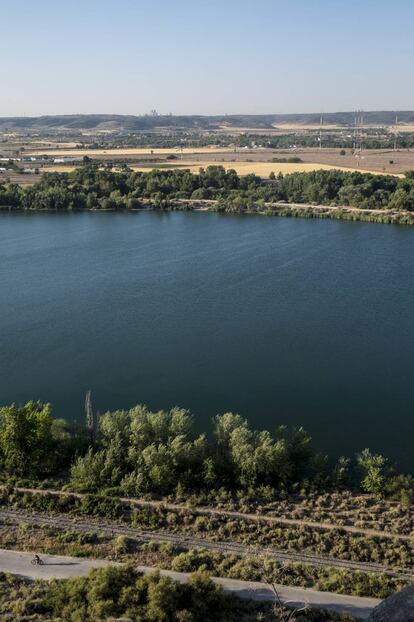 Para llegar a Arganda del Rey, hay que rodear La Laguna del Campillo, en Rivas Vaciamadrid.