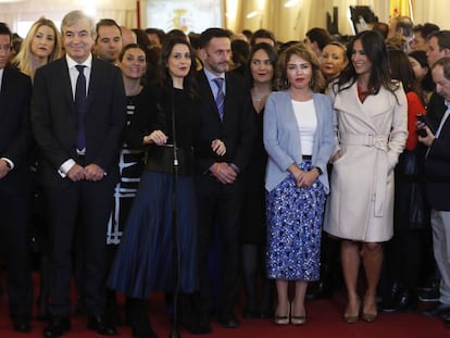 En primera fila, de izquierda a derecha: Luis Salvador (alcalde de Granada); Luis Garicano (eurodiputado); Inés Arrimadas (portavoz en el Congreso); Edmundo Bal (portavoz adjunto); Marta Martín (diputada); y Begoña Villacís (vicealcaldesa de Madrid).