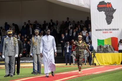 El presidente de Senegal, Bassirou Diomaye Faye, durante la ceremonia para conmemorar el 80 aniversario de la Masacre de Thiaroye en el Campamento Militar de Thiaroye, a unos 15 kilómetros de Dakar, Senegal el 1 de diciembre de 2024.