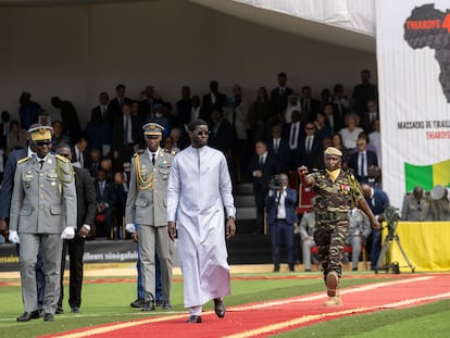 El presidente de Senegal, Bassirou Diomaye Faye, durante la ceremonia para conmemorar el 80 aniversario de la Masacre de Thiaroye en el Campamento Militar de Thiaroye, a unos 15 kilómetros de Dakar, Senegal el 1 de diciembre de 2024.