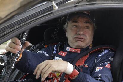 Carlos Sainz, al final de la octava etapa del Dakar. 