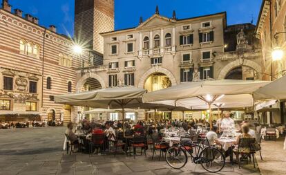 Piazza dei Signori, también conocida como piazza Dante, en el centro histórico de Verona.