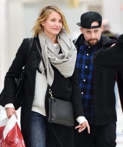 Cameron Diaz y Benji Madden en el aeropuerto de Nueva York.