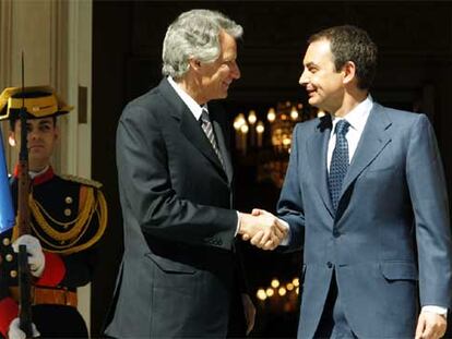 José Luis Rodríguez Zapatero recibe en La Moncloa al primer ministro francés, Dominique de Villepin.