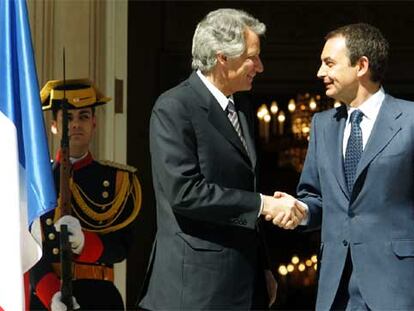 José Luis Rodríguez Zapatero recibe en La Moncloa al primer ministro francés, Dominique de Villepin.