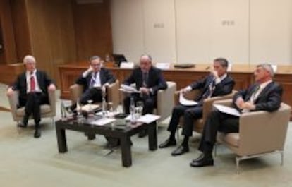 Graham Weale, economista jefe de RWE; Rafael Villaseca, consejero delegado de Gas Natural Fenosa; Pedro Mej&iacute;a, presidente de Omel; Andrea Brentan, consejero delegado de Endesa y Jos&eacute; Luis San Pedro, consejero director de Iberdrola.