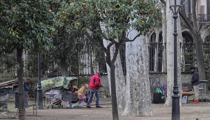 Una persona sin hogar en Barcelona. 