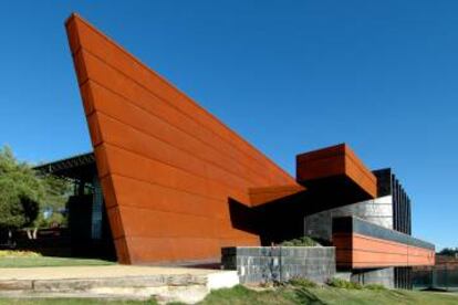 Club de Tenis Juan Couder en Aravaca (Madrid), obra de Cervera & Pioz arquitectos.