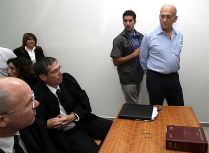 El ex primer ministro de Israel, Ehud Olmert, a su llegada a la Corte del Distrito de Jerusalén.