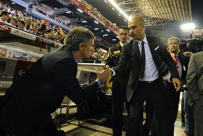 El saludo entre Mourinho y Guardiola.