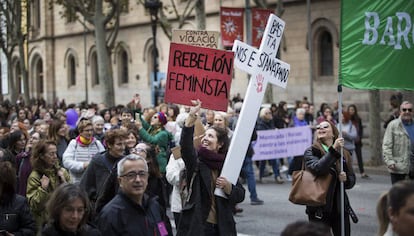 Imagen de la movilizacion del 25 de noviembre, día contra la violencia de género, en Barcelona.