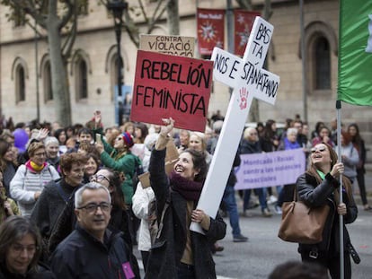 Imagen de la movilizacion del 25 de noviembre, día contra la violencia de género, en Barcelona. 
