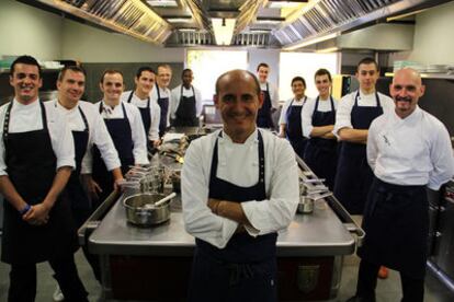Cocina de Miramar, con el chef Paco Pérez y su equipo.