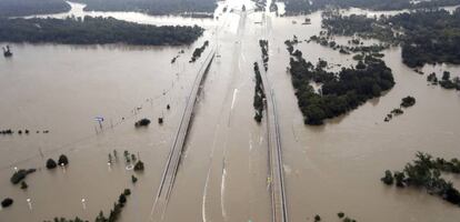 La Interstate 69 en Humble (Texas), este martes tras el desborde.