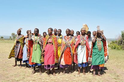 Más de 1.400 mujeres masai en Kenia trabajan gracias a ADCAM, proyecto de cooperación que fundó Rosa Escandell con esa comunidad en el país africano.