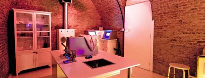 Laboratorio en las instalaciones del escape room Fox in a Box en Madrid