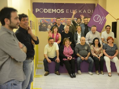 Representantes de Podemos en las Juntas de Álava tras las elecciones forales de 2015.